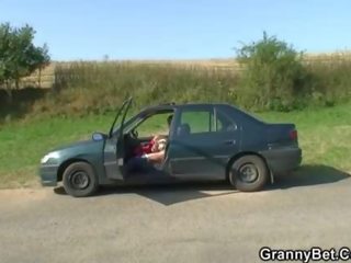 Voiture chauffeur frange vieux catin