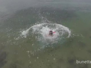 Bunette puwit plug swim at umihi sa paraiso