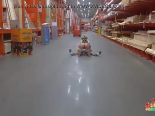 Payaso consigue peter aspirado en la casa depot