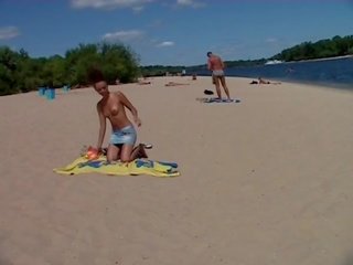 Fabulous tiener gewoon bezoek echt naakt strand