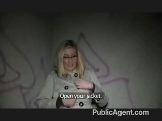 Publicagent - loira em óculos caralho grande pénis