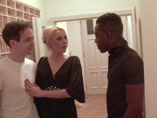 Adult Wife Fucks with a Black Man to Fuck Her Hardcore