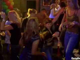 Yong lassie knullet hardt 10 min etter danse