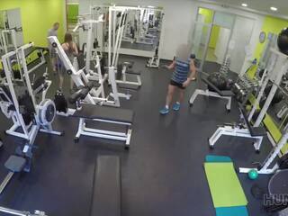 Hunt4k. naïef sportschool bunny heeft seks film met rijk mannetje