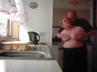 Nenek dan datuk seks / persetubuhan dalam yang dapur