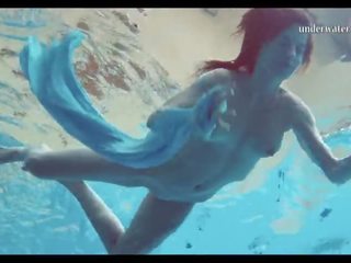 Elite Teen Unterwasser Swims and Strips