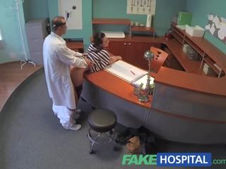 Fakehospital therapist empties 他的 解雇 到 ease 诱人的 patients 背部 疼痛